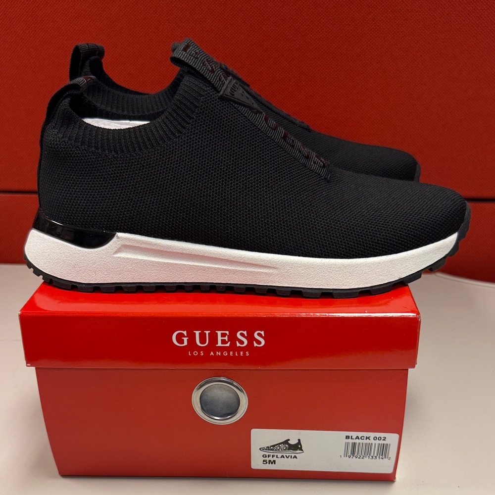 GUESS 
Women's Farroo Knit Slip-On Sneakers Us 5